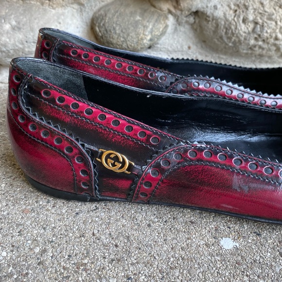 Gucci Red & Black Brogue Style Flats - 38.5 - Picture 4 of 11